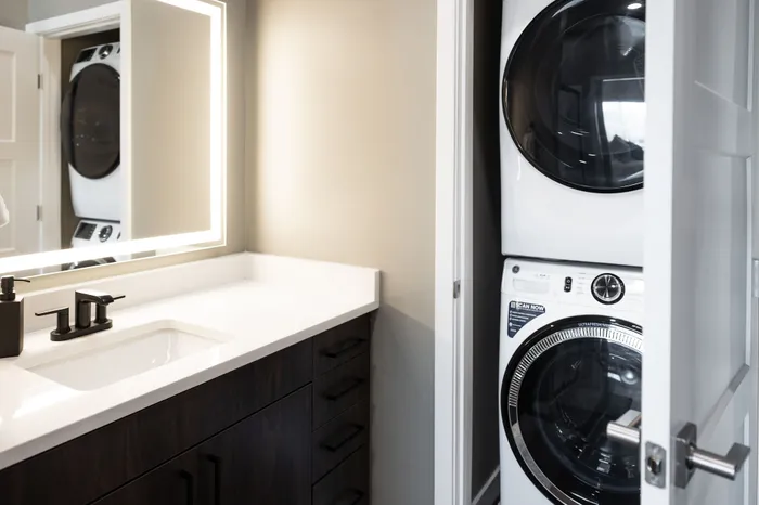 Heritage-Apartments-Springfield-Missouri-Luxury-Barrington-Furnished-One-Bedroom-Bathroom-Washer-Dryer