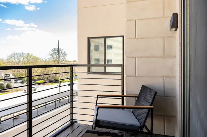 Heritage-Apartments-Springfield-Missouri-Luxury-Barrington-Furnished-One-Bedroom-Balcony