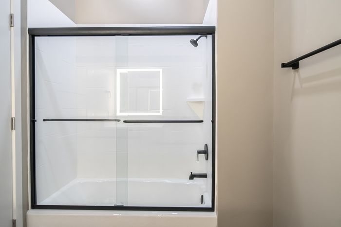 Heritage-Apartments-Springfield-Missouri-Sterling-Three-Bedroom-Guest-Bathroom-Shower