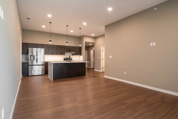 Heritage-Apartments-Springfield-Missouri-Sterling-Three-Bedroom-Living-Room-Kitchen-View