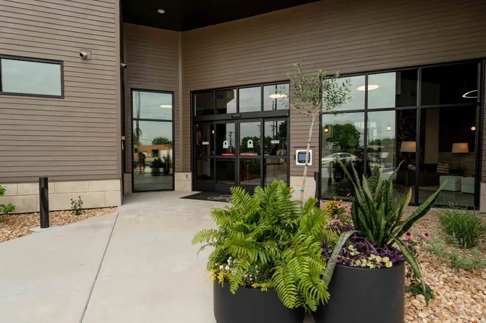 Heritage-Apartments-Springfield-Missouri-Luxury-Apartment-Homes-Leasing-Office-Entrance