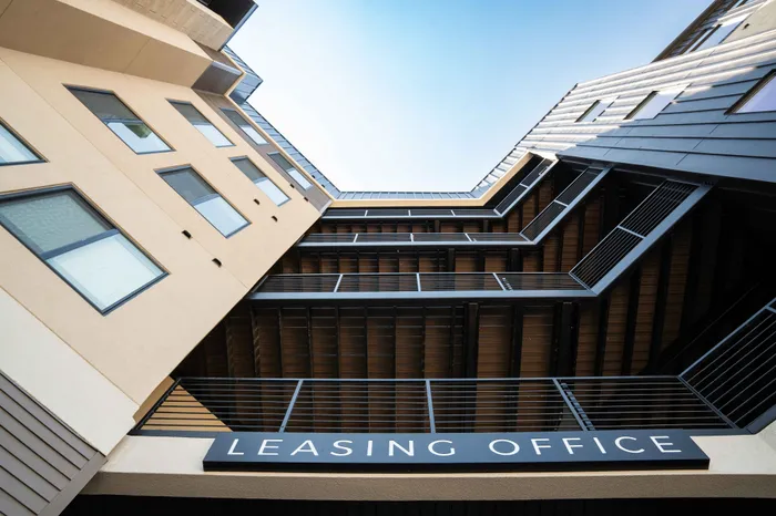 Heritage-Apartments-Springfield-Missouri-Luxury-Apartment-Homes-Exterior-Vertical-View-Leasing-Office