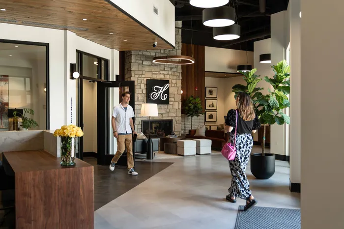 Heritage-Apartments-Springfield-Missouri-Luxury-Apartment-Homes-Lobby