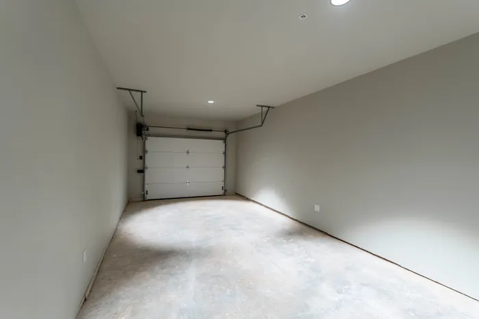 Crescent-Falls-Apartments-Joplin-Missouri-Amenities-Interior-Garage-Door-Closed