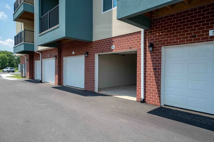 Crescent-Falls-Apartments-Joplin-Missouri-Amenities-Garages