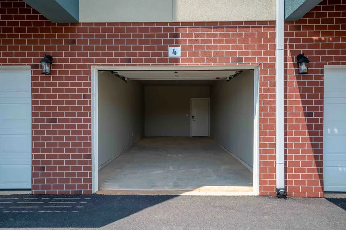 Crescent-Falls-Apartments-Joplin-Missouri-Amenities-Garage-Entrance