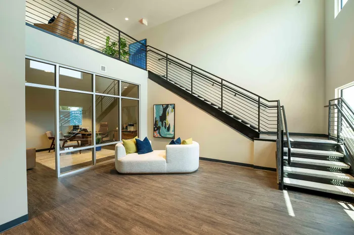 Crescent-Falls-Apartments-Joplin-Missouri-Amenities-Leasing-Office-Lobby-Seating