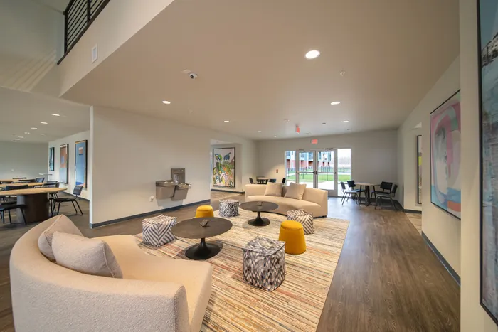 Crescent-Falls-Apartments-Joplin-Missouri-Amenities-Community-Seating