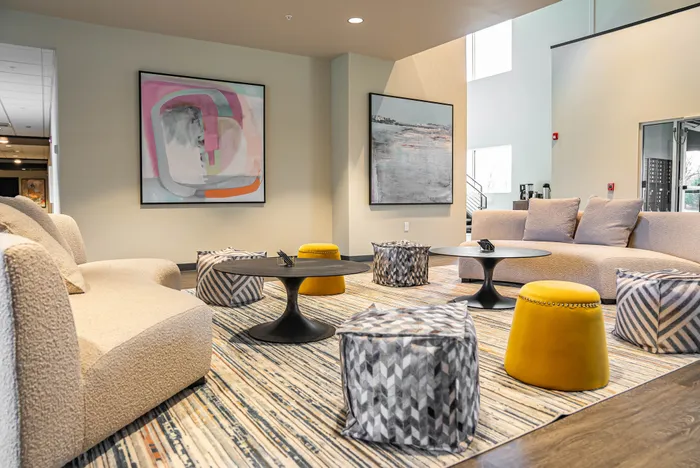 Crescent-Falls-Apartments-Joplin-Missouri-Amenities-Lobby-Seating