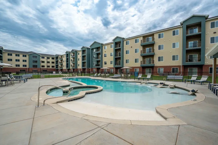 Crescent-Falls-Apartments-Joplin-Missouri-Amenities-Heated-Saltwater-Pool-Courtyard-View