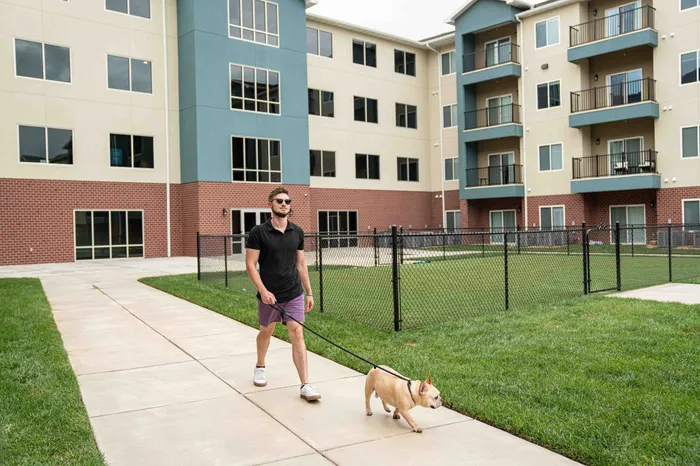 Crescent-Falls-Apartments-Joplin-Missouri-Amenities-Courtyard-Dog-Walking