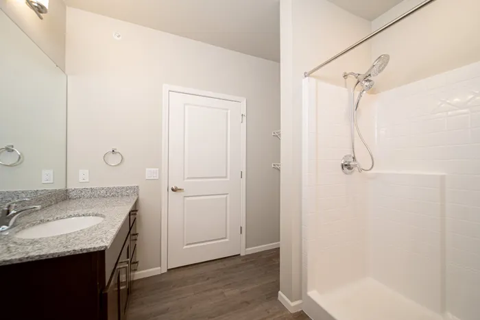 Crescent-Falls-Apartments-Joplin-Missouri-Studio-Bathroom-Shower