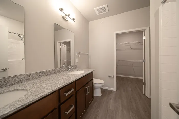Crescent-Falls-Apartments-Joplin-Missouri-One-Bedroom-Bathroom-And-Closet