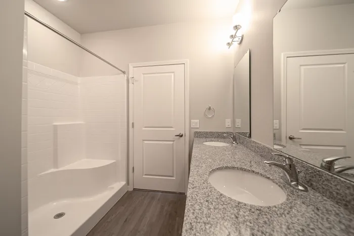 Crescent-Falls-Apartments-Joplin-Missouri-One-Bedroom-Bathroom