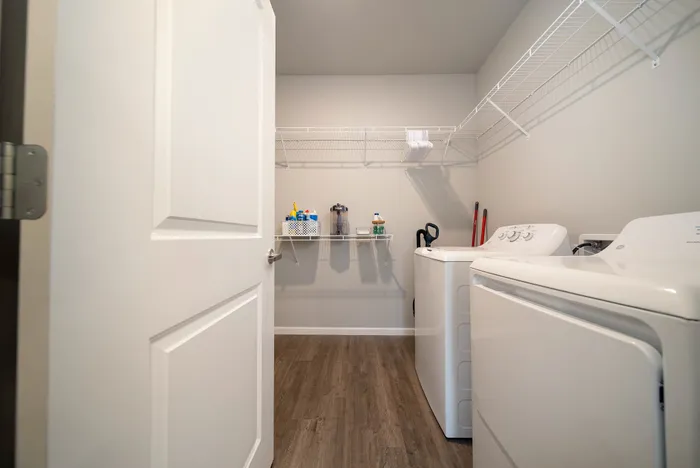 Crescent-Falls-Apartments-Joplin-Missouri-Furnished-One-Bedroom-Laundry-And-Closet