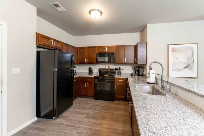 Crescent-Falls-Apartments-Joplin-Missouri-Furnished-Two-Bedroom-AirBNB-Kitchen