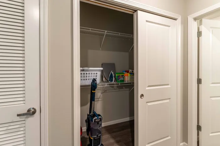 Crescent-Falls-Apartments-Joplin-Missouri-Furnished-Two-Bedroom-AirBNB-Hallway-Closet
