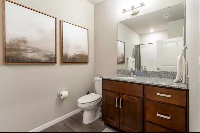 Crescent-Falls-Apartments-Joplin-Missouri-Furnished-Two-Bedroom-AirBNB-Second-Bathroom