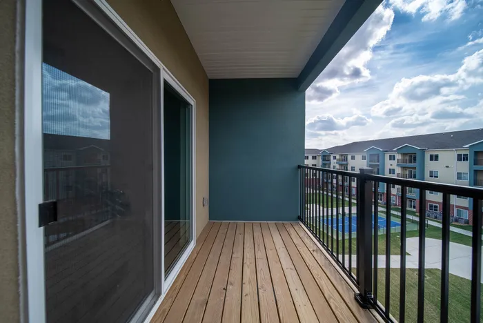 Crescent-Falls-Apartments-Joplin-Missouri-Two-Bedroom-Balcony-Courtyard-View