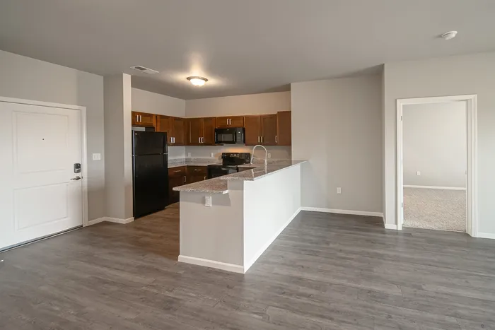 Crescent-Falls-Apartments-Joplin-Missouri-Three-Bedroom-Kitchen-Dining-Space