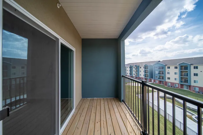 Crescent-Falls-Apartments-Joplin-Missouri-Three-Bedroom-Balcony-Courtyard-View