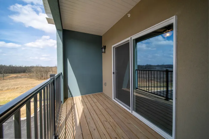 Crescent-Falls-Apartments-Joplin-Missouri-Three-Bedroom-Balcony