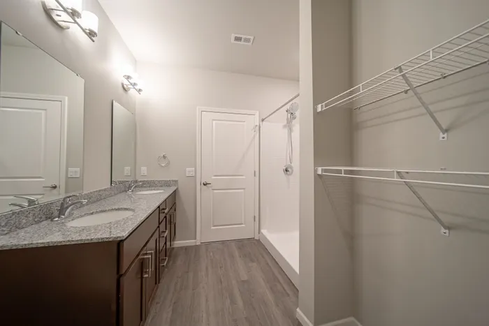 Crescent-Falls-Apartments-Joplin-Missouri-Three-Bedroom-Primary-Bathroom