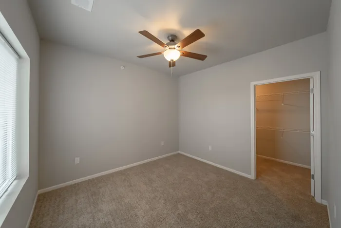 Crescent-Falls-Apartments-Joplin-Missouri-Three-Bedroom-Second-Bedroom-Closet