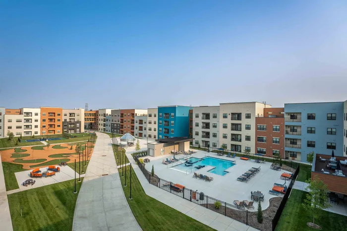 Union-Mill-Apartments-Wichita-Kansas-Amenities-Courtyard-Aerial-View-Walking-Paths
