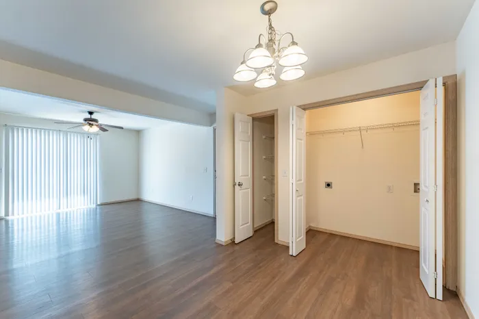 Battlefield-Park-Apartments-Springfield-Missouri-Phase-One-One-Bedroom-Dining-Room-Laundry-Living-Room