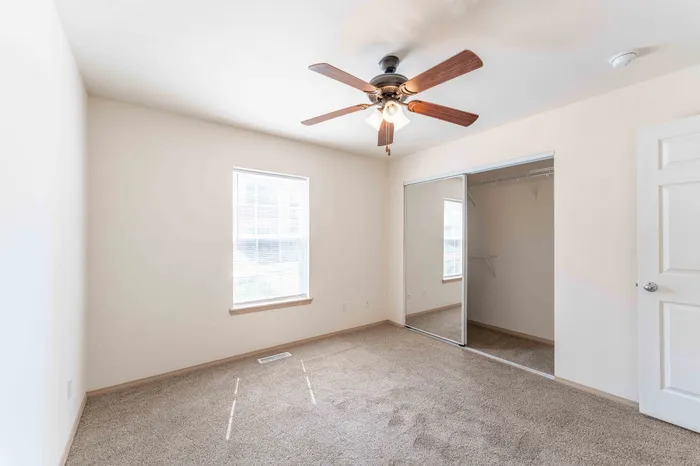 Battlefield-Park-Apartments-Springfield-Missouri-Phase-One-One-Bedroom-Bedroom-Closet