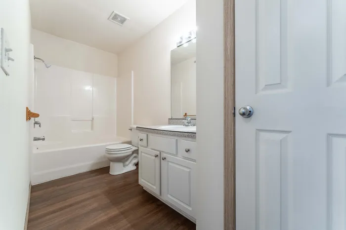 Battlefield-Park-Apartments-Springfield-Missouri-Phase-One-One-Bedroom-Bathroom
