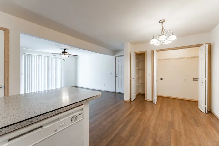 Battlefield-Park-Apartments-Springfield-Missouri-Phase-One-One-Bedroom-Dining-Room-Laundry