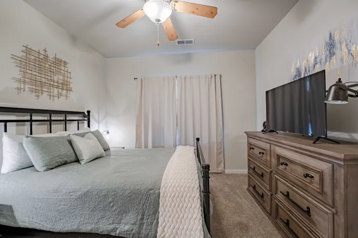 Monarch-Apartments-Springfield-Missouri-Furnished-Two-Bedroom-Guest-Bed