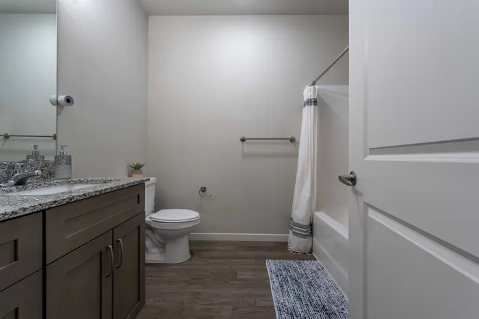 Monarch-Apartments-Springfield-Missouri-Furnished-Two-Bedroom-Guest-Bathroom