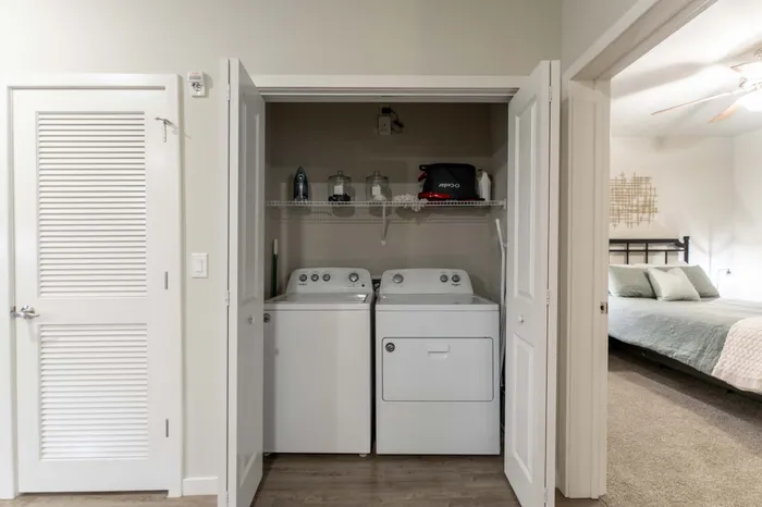 Monarch-Apartments-Springfield-Missouri-Furnished-Two-Bedroom-Washer-Dryer