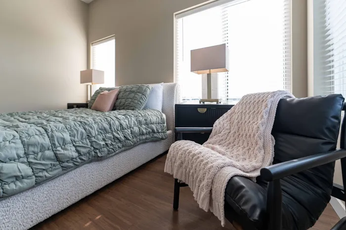 Heritage-Apartments-Springfield-Missouri-Luxury-Furnished-Two-Bedroom-Guest-Bed-Seating