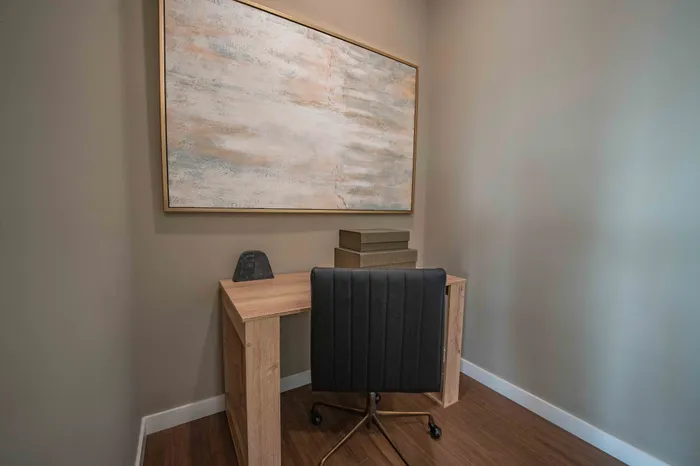 Heritage-Apartments-Springfield-Missouri-Luxury-Furnished-Two-Bedroom-Desk