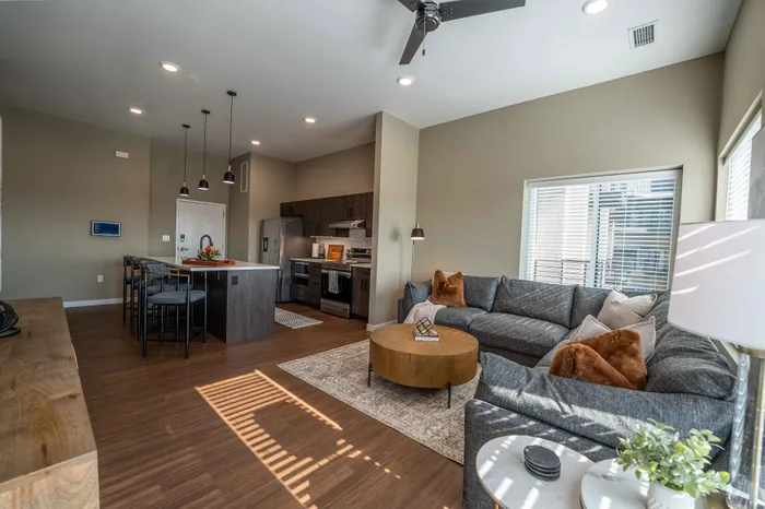 Heritage-Apartments-Springfield-Missouri-Luxury-Furnished-Two-Bedroom-Living-Room-Kitchen-View