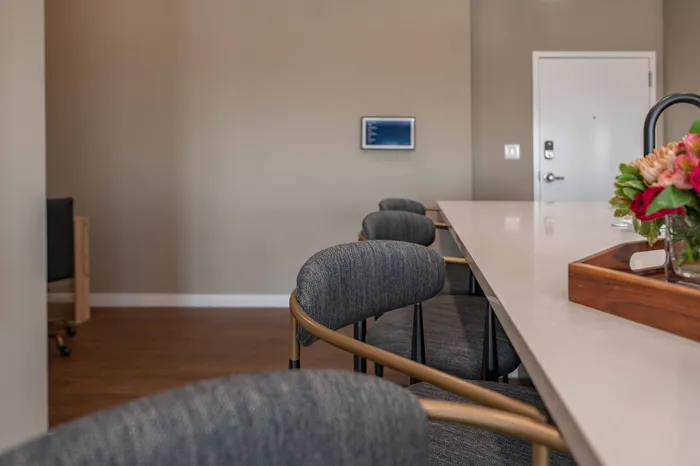 Heritage-Apartments-Springfield-Missouri-Luxury-Furnished-Two-Bedroom-Seating
