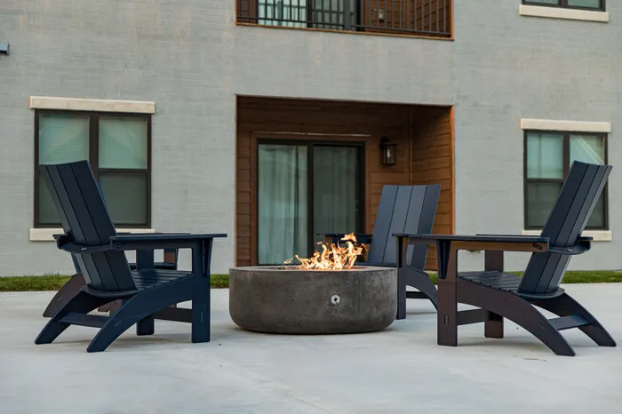 Union-Mill-Apartments-Wichita-Kansas-Luxury-Amenities-Courtyard-Fire-Pit