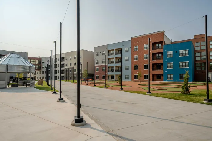 Union-Mill-Apartments-Wichita-Kansas-Luxury-Amenities-Courtyard-Lighted-Pathways