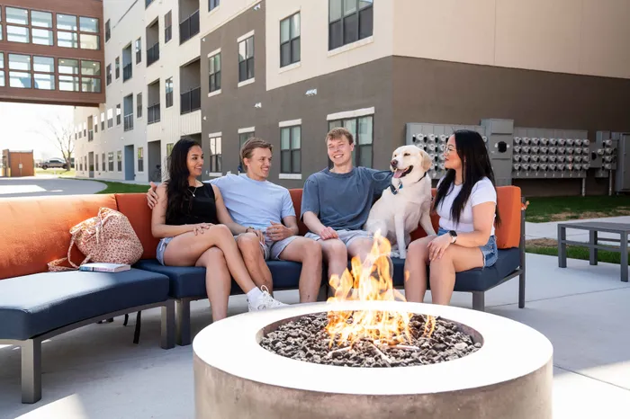 Union-Mill-Apartments-Wichita-Kansas-Luxury-Amenities-Courtyard-Fire-Pit-Seating