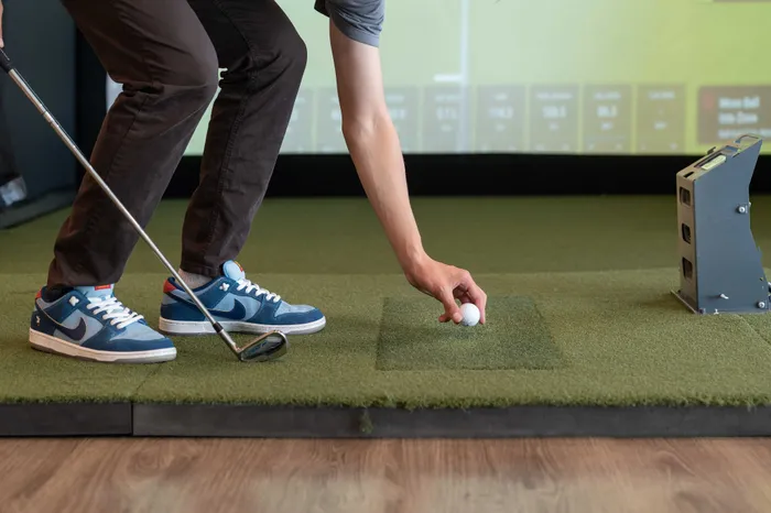 Union-Mill-Apartments-Wichita-Kansas-Luxury-Amenities-Golf-Simulator-Tee