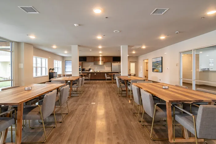 Union-Mill-Apartments-Wichita-Kansas-Amenities-Community-Kitchen-Seating