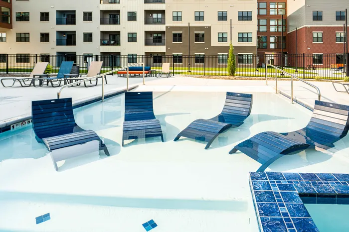 Union-Mill-Apartments-Wichita-Kansas-Luxury-Amenities-In-Pool-Lounge-Chairs