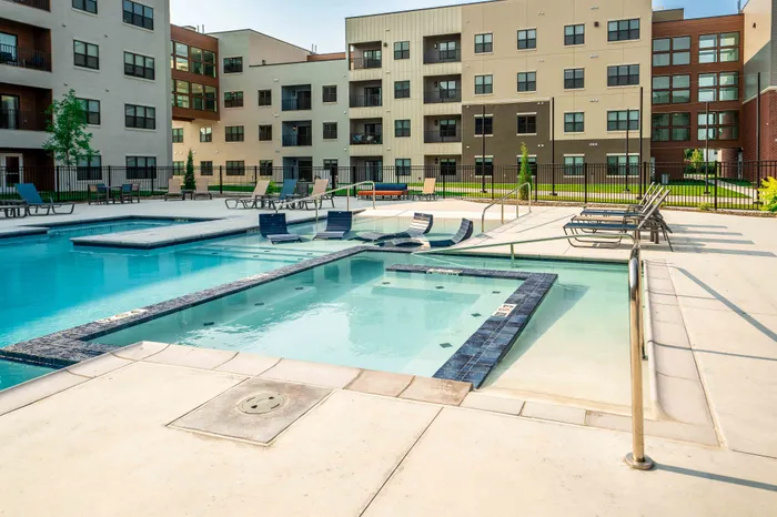 Union-Mill-Apartments-Wichita-Kansas-Luxury-Amenities-Saltwater-Hot-Tub