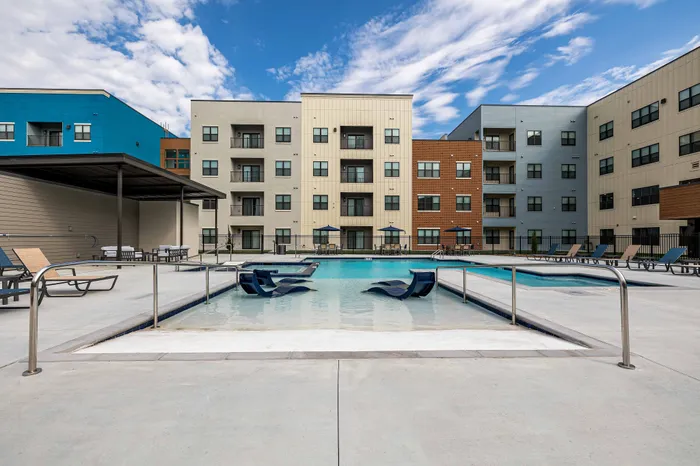 Union-Mill-Apartments-Wichita-Kansas-Luxury-Amenities-Pool-Walk-In-Entrance
