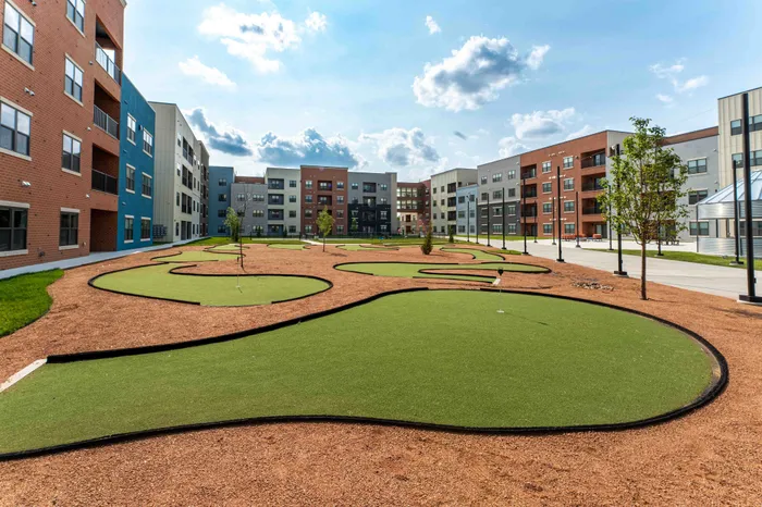 Union-Mill-Apartments-Wichita-Kansas-Luxury-Amenities-Putting-Green