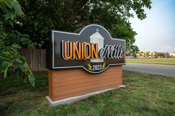 Union-Mill-Apartments-Wichita-Kansas-Community-Sign